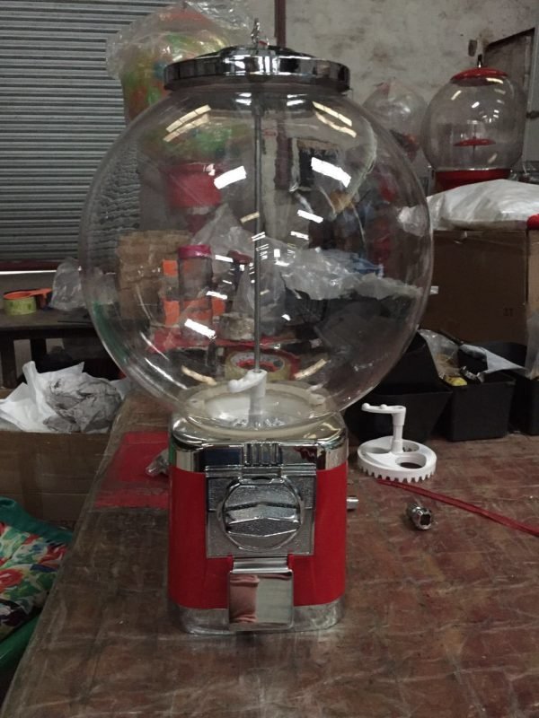 Bouncing ball machine Twisting capsule plastics ball